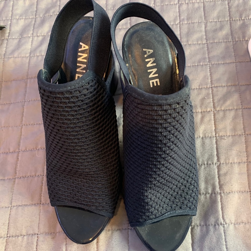 Women’s navy heels